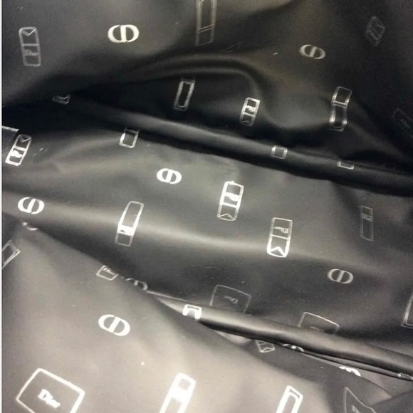 Dior Black Glossy Polyurethane Zip Cosmetics Makeup Bag - Picture 4 of 4